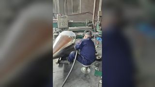 Tại Bovinx, mỗi bộ phận bằng thép không gỉ đều kể một câu chuyện về nghề thủ công