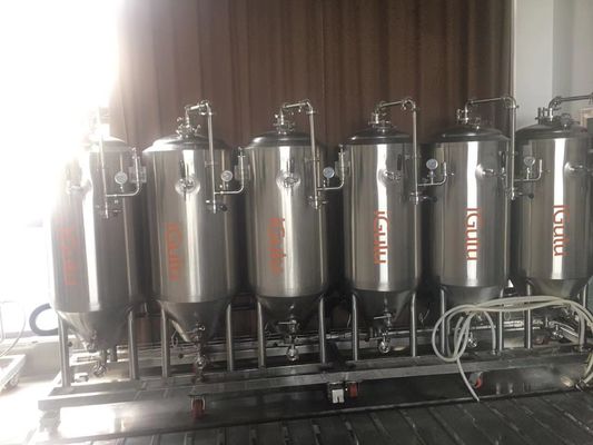 Giá tốt 316L Stainless Steel Beer Fermenter , Ss Brewing Conical Fermenter With Jacket trực tuyến